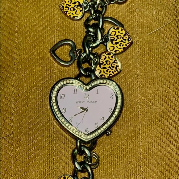 Betsey Johnson Silver Heart Charm Bracelet - Picture 6 of 10